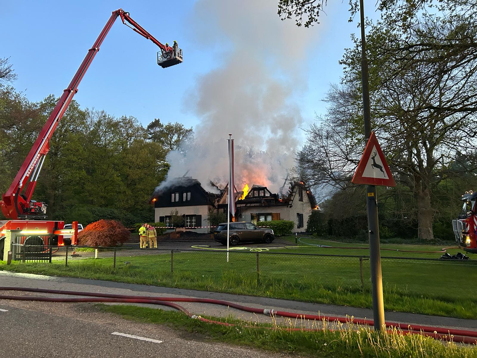 Brandweer Uddel ondersteunt bij 2 grote branden - Uddel Info